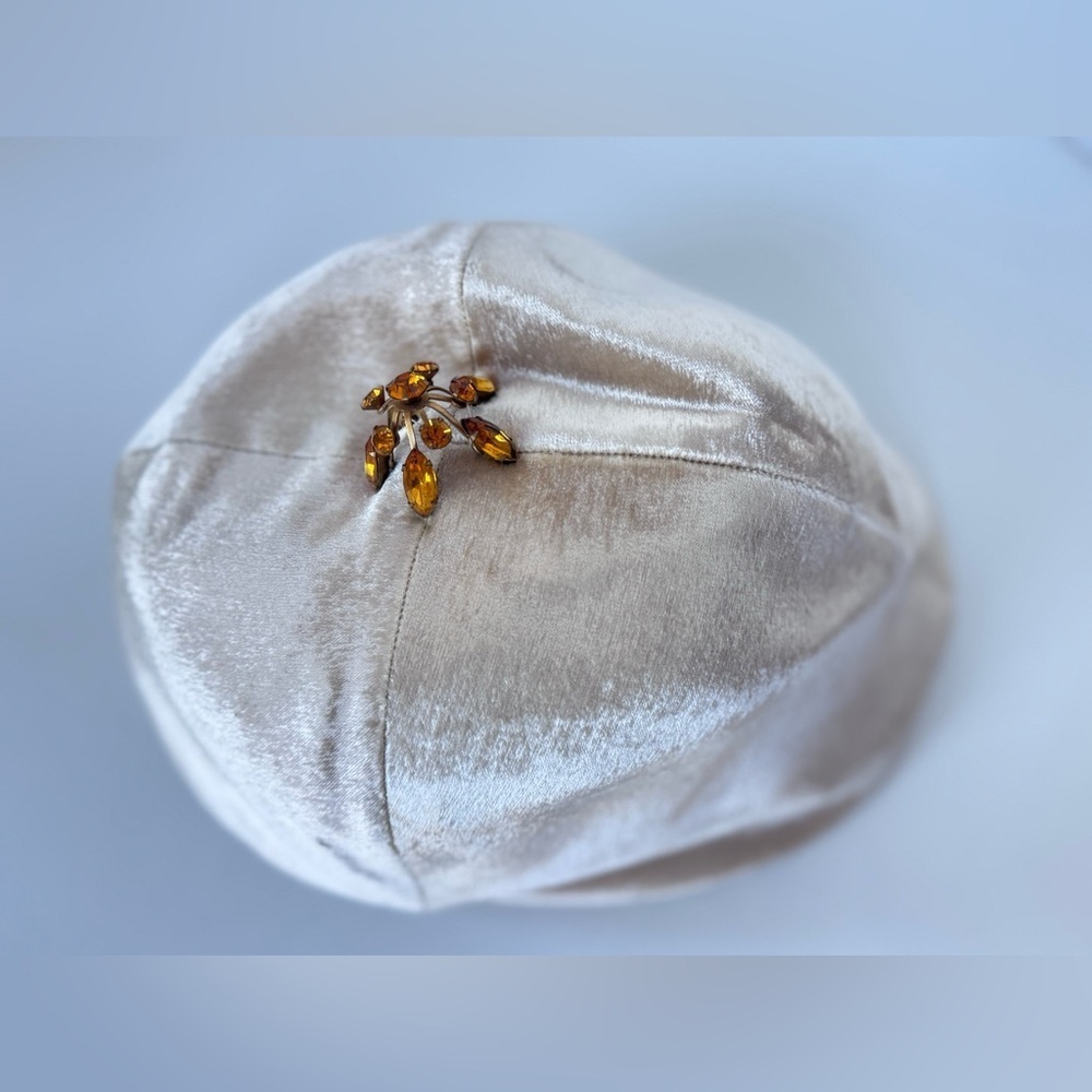 Vintage 60s evelyn varon beret Beige velour hat amber rhinestone - Picture 2 of 10